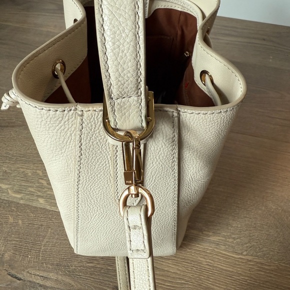 Fossil Tessa Bucket Crossbody Cream Leather Bucket Bag - Picture 11 of 16